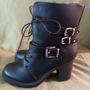 Black 3 buckle Boot.